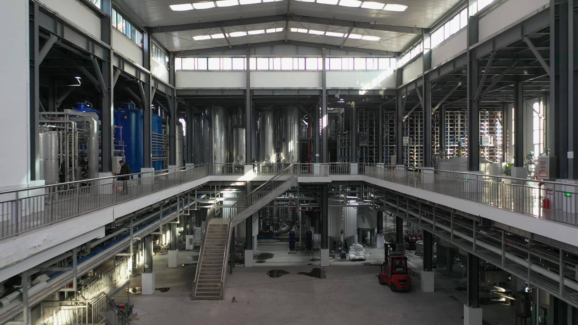 l-乳酸生产线一角青冈县人民政府副县长杨立功接受采访时介绍,青冈