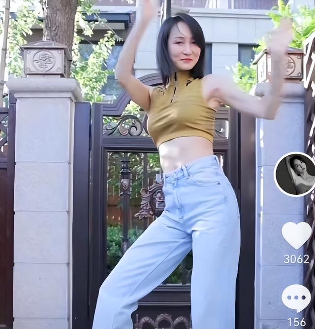 原创王皓娇妻晒跳舞视频35岁颜值气质依旧完全看不出已生过2儿子