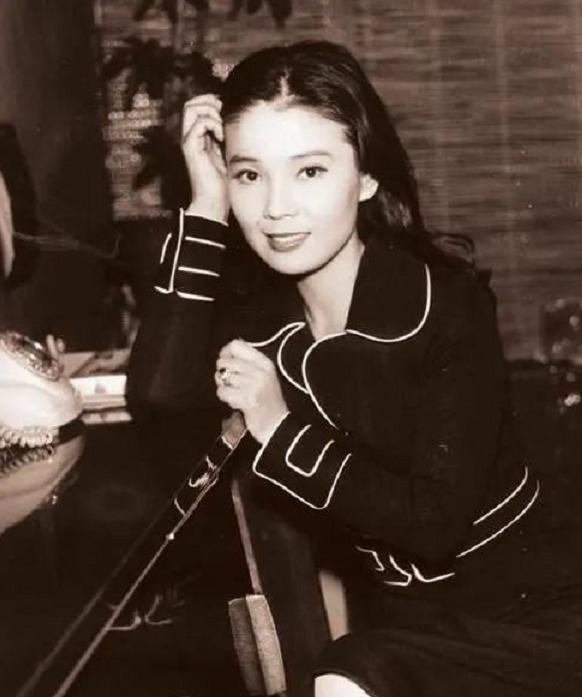 年轻照:都是美人坯子,有的多年未变,有的已认不出_高斗_金英玉_金慈玉