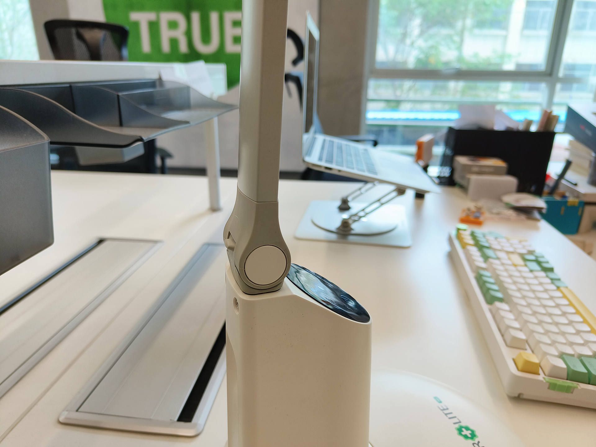 孩子学习台灯怎么选预防近视入手爱德华医生护眼灯体验