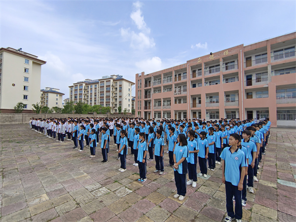 筑梦中考感恩母校盱眙县管镇中学2022届初三年级毕业升旗仪式