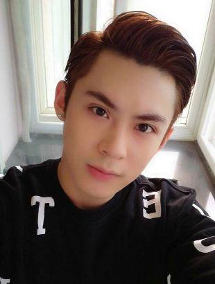 3岁进入娱乐圈,成红极一时的广告童星,转型当演员后没有人认识_陈奕