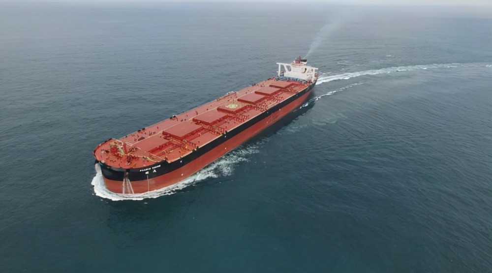 中国造最大矿砂船,一次能拉40万吨铁矿石,这么重为何不沉?_我国_载重