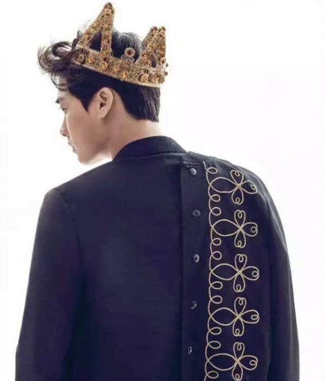 王源穿上这身衣服,戴上王冠,真的成王子了!_形象_王俊凯_井柏然