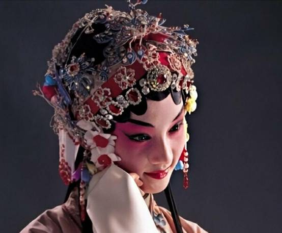 逐渐黑化的李沁,观众缘薄弱的她能走多远?_作品_戏曲_女明星