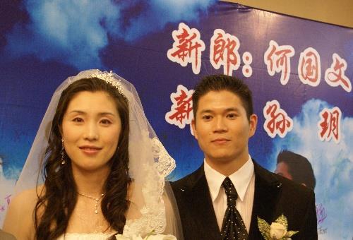 原创前女排白银一代孙玥嫁香港公务员生两女如今婚姻幸福女儿可爱