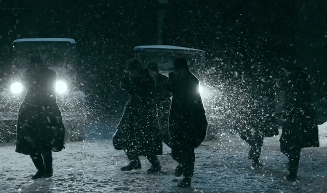 五一档电影票房压力,落在张艺谋肩膀上,美学电影能否叫好又叫座_悬崖