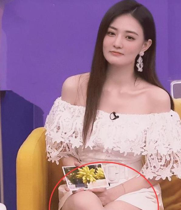 也正是因为这样,我们时不时的能在综艺节目上,看到徐璐的现身.