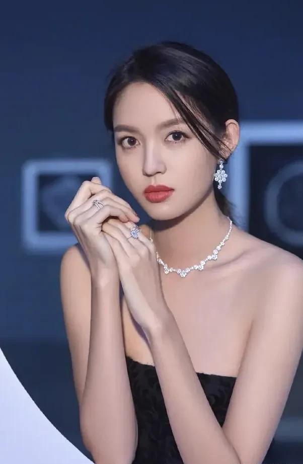 盘点中国十大超级名模,谁的美最触动你的心_裴蓓_张梓琳_刘雯