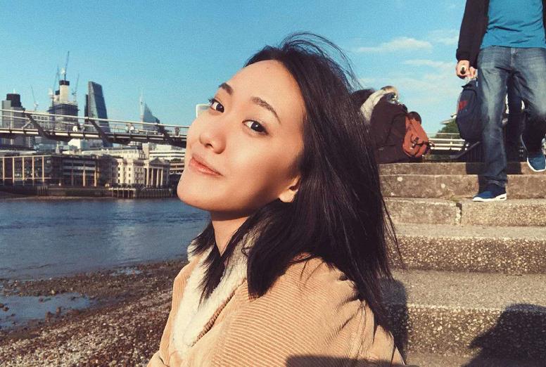 素颜照曝光,眼睛和嘴像妈妈多一点,不化妆反而更美_邹元清_演技_表演