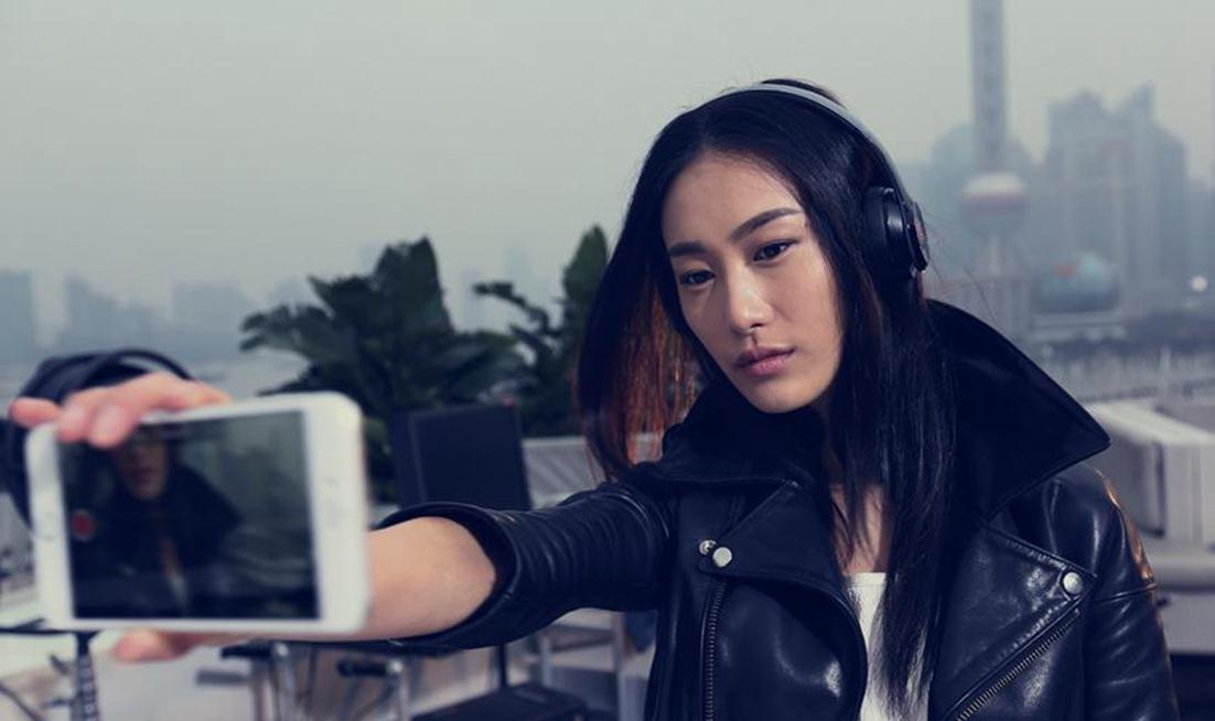 22岁当华谊老板娘,二婚嫁给摄影师,网友:超模不愧是超模_秦舒培_生活