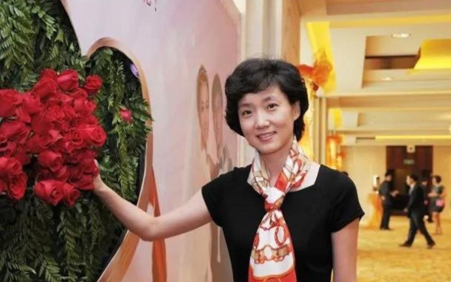 央视最美国脸李修平告别新闻联播退居幕后她还好吗