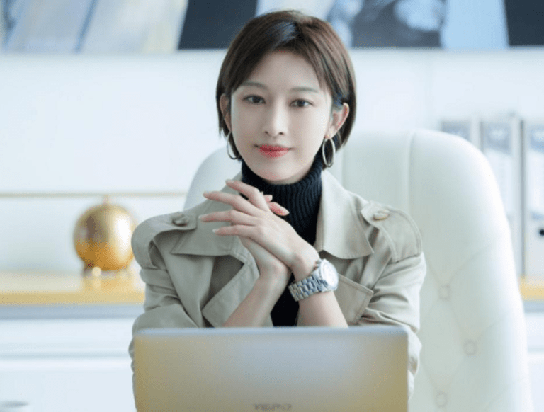 与徐峥黄渤搭档获关注后,她新剧合作王一博,演技获赞比女主讨喜_张俪