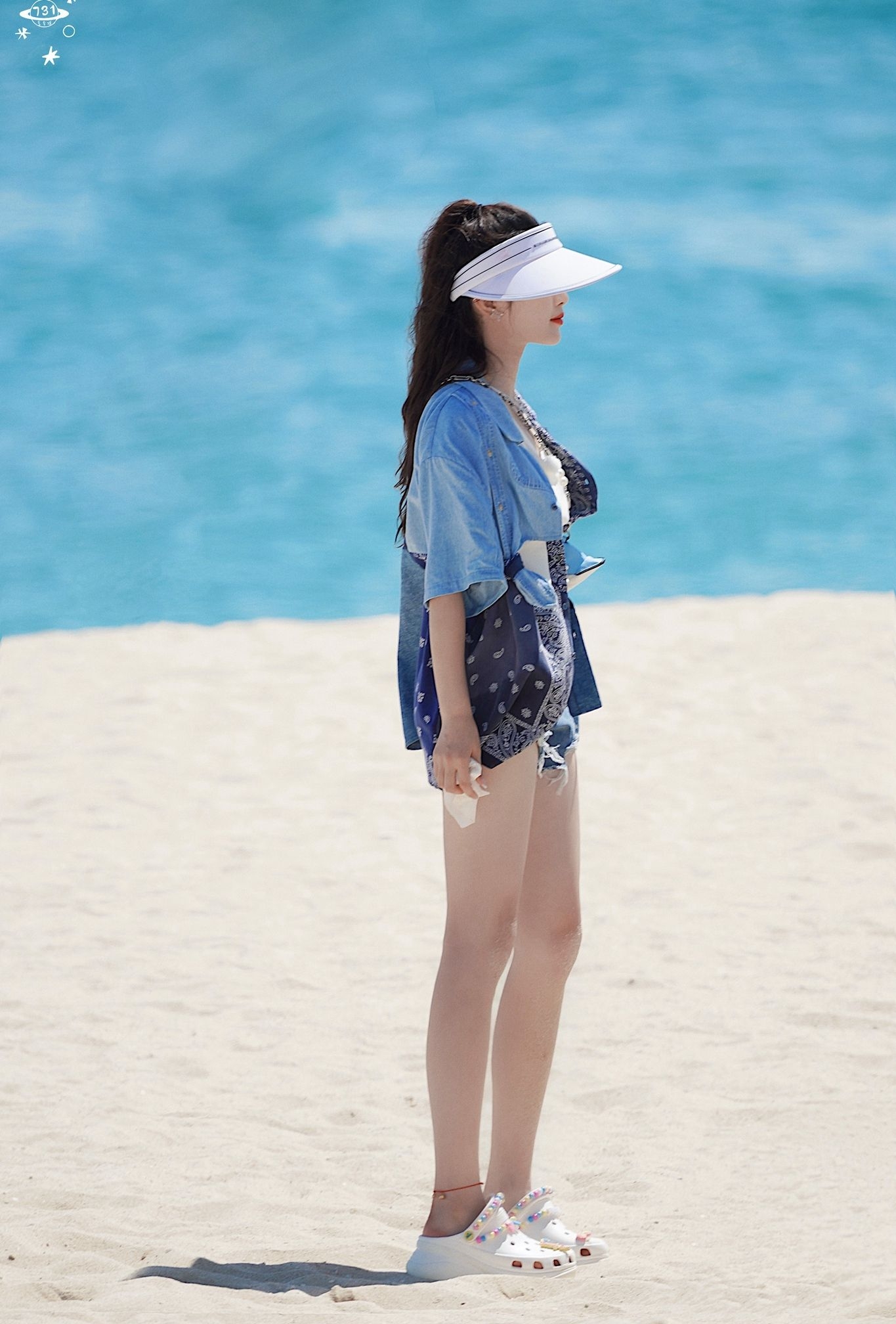 杨超越牛仔超短裤大长腿写真