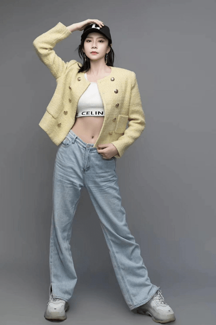 赵敬楠1995年出生在辽宁,身高1米73,双硕士学位,20