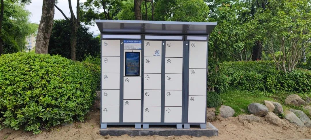 智能人脸识别储物柜贝塔智能地面互动投影采用悬挂在顶部的投影设备把