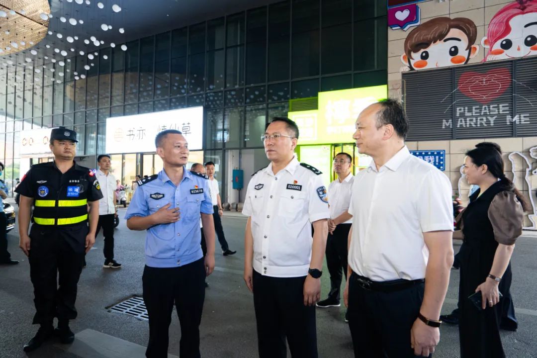 6月15日下午,衡阳市副市长,市公安局局长胡志文,蒸湘区区委书记曾梦龙