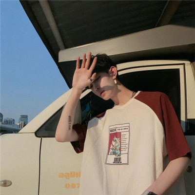 帅气的真人男生头像即便是伤了心也要笑着