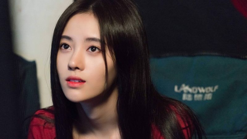 她订婚了,知道男朋友是谁吗?_美女_千年_媒体