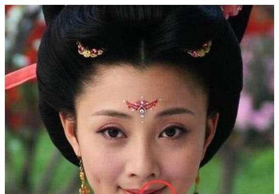 八位脸上有痣的女明星,杨丞琳最明显,唐嫣的很难看出来_都挺_感觉