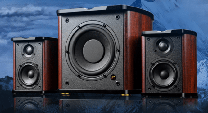 惠威m50wmkiii音箱主要由1个有源超重低音炮和2个卫星音箱形成.