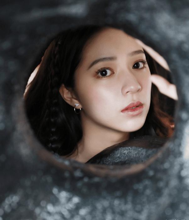 原创欧阳娣娣正式进军娱乐圈潮流衣品不输姐姐气质美完全碾压