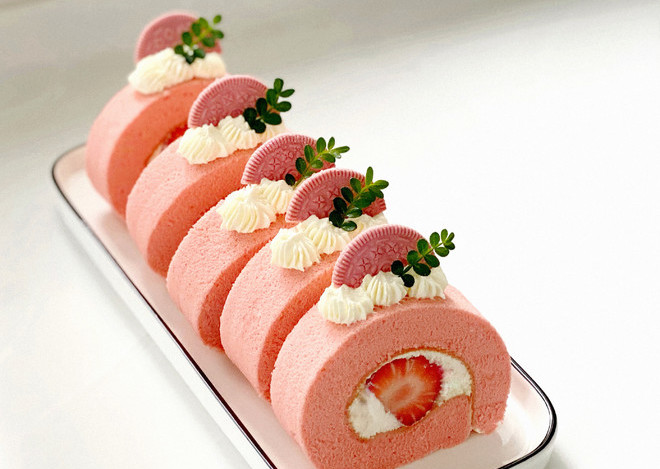 私房爆款红丝绒草莓蛋糕卷,新手0失败配方分享