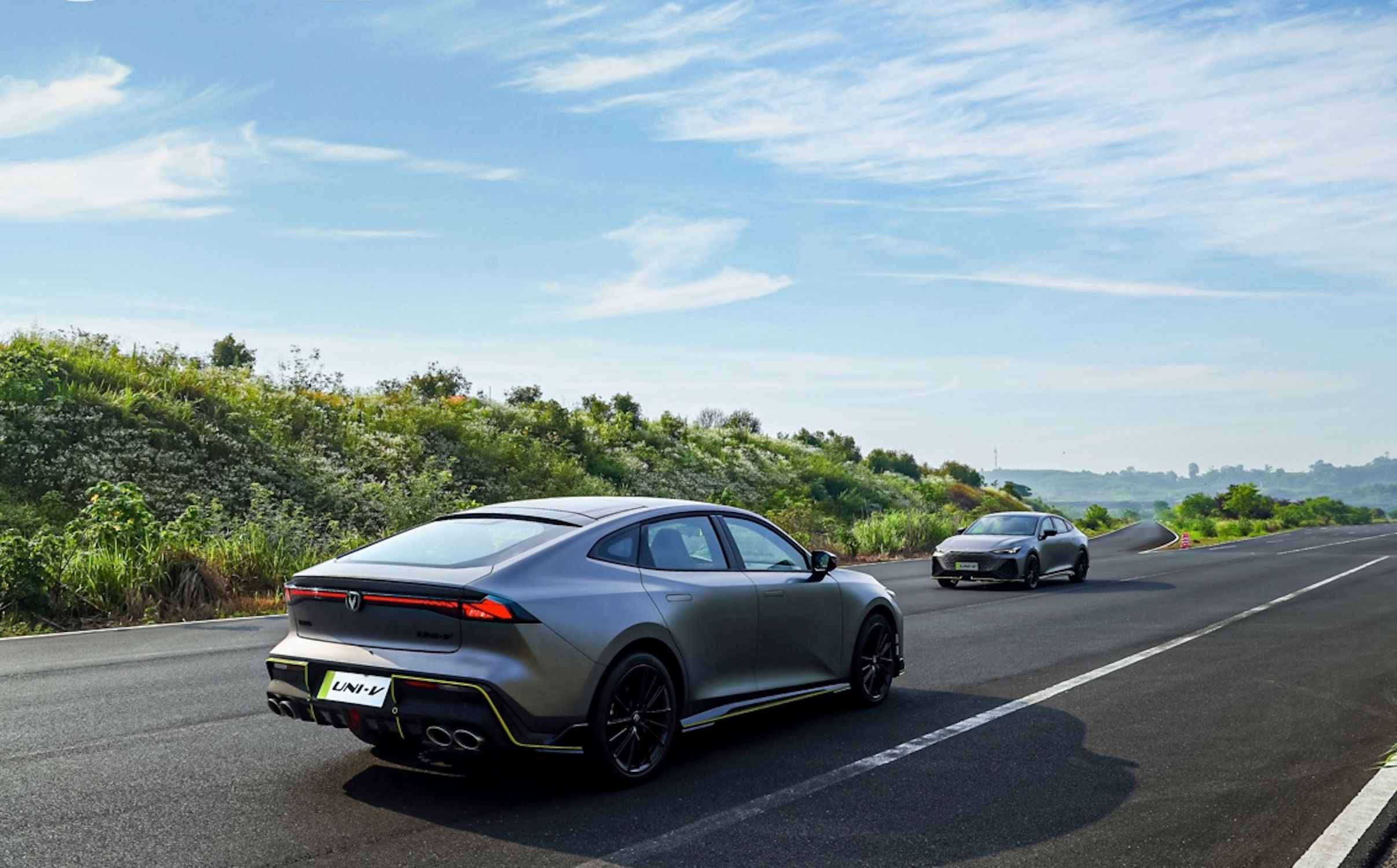 满足你对极致动力的追求,场地试驾长安uni-v 2.0t_搜狐汽车_搜狐网