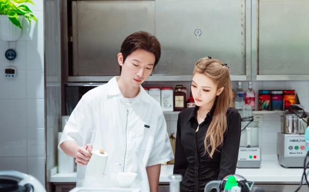 没不忠诚罗昊首次回应绯闻酒店神秘女身份曝光周扬青力挺男友