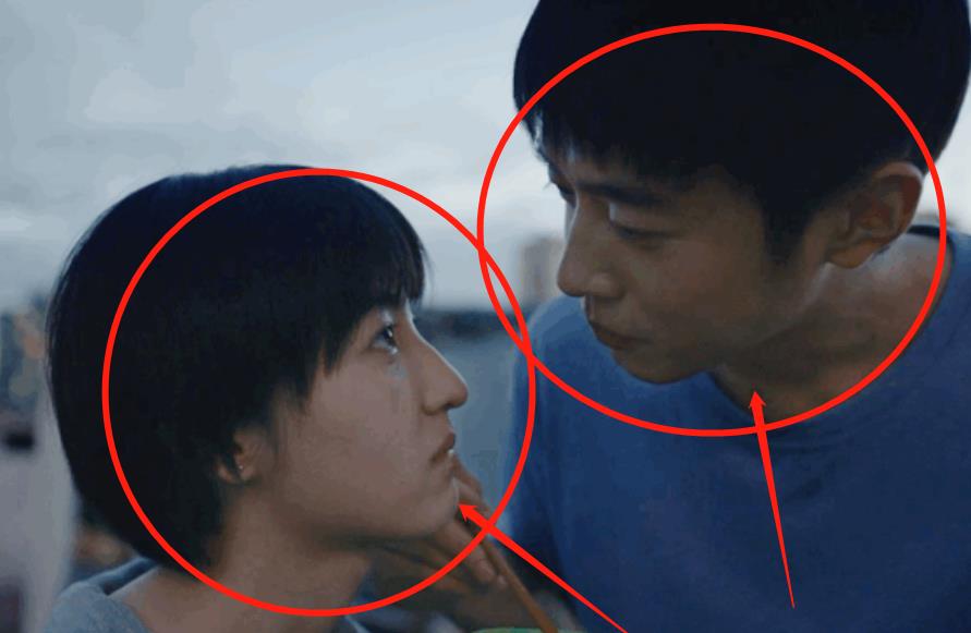 原创张子枫荧幕初吻曝光彭昱畅却被问啥时有吻戏粉丝解围太机智了