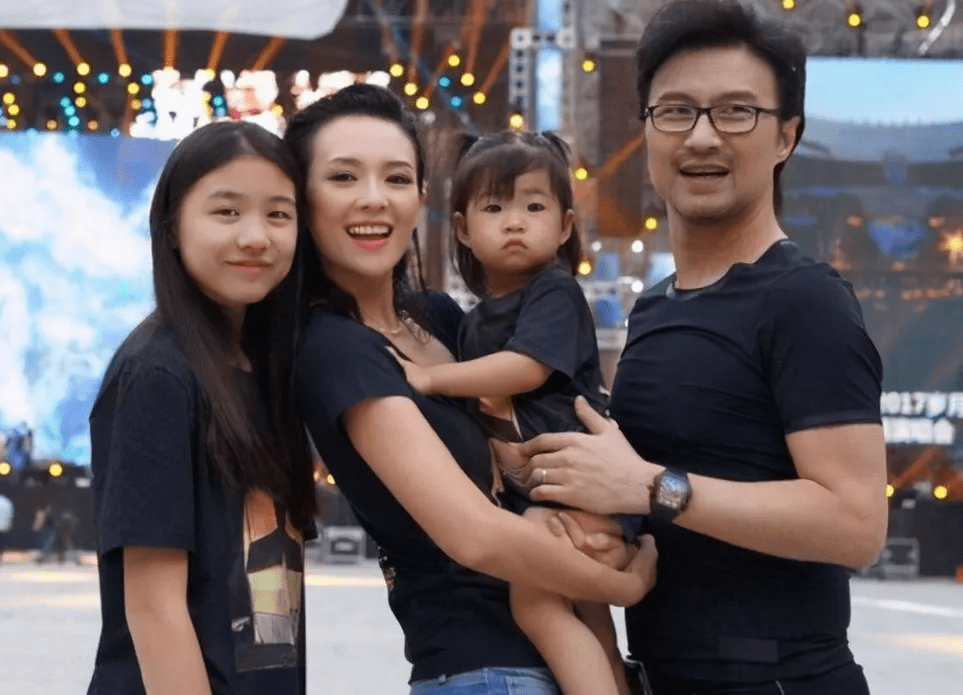 金灿灿!章子怡晒儿子正脸照"心旷神怡"-第1张图片-云飞博客