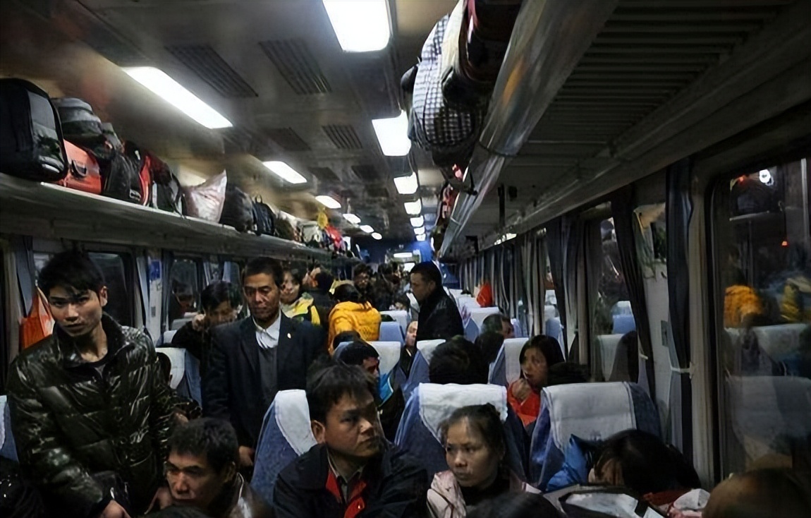 21年山东男子坐火车寻亲,乘务员检票认错人,发现对面坐着亲兄弟_许传