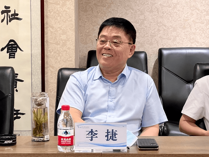 深化校企合作 实现校企共赢--天津职业大学校长郑清春莅临爱尔眼科