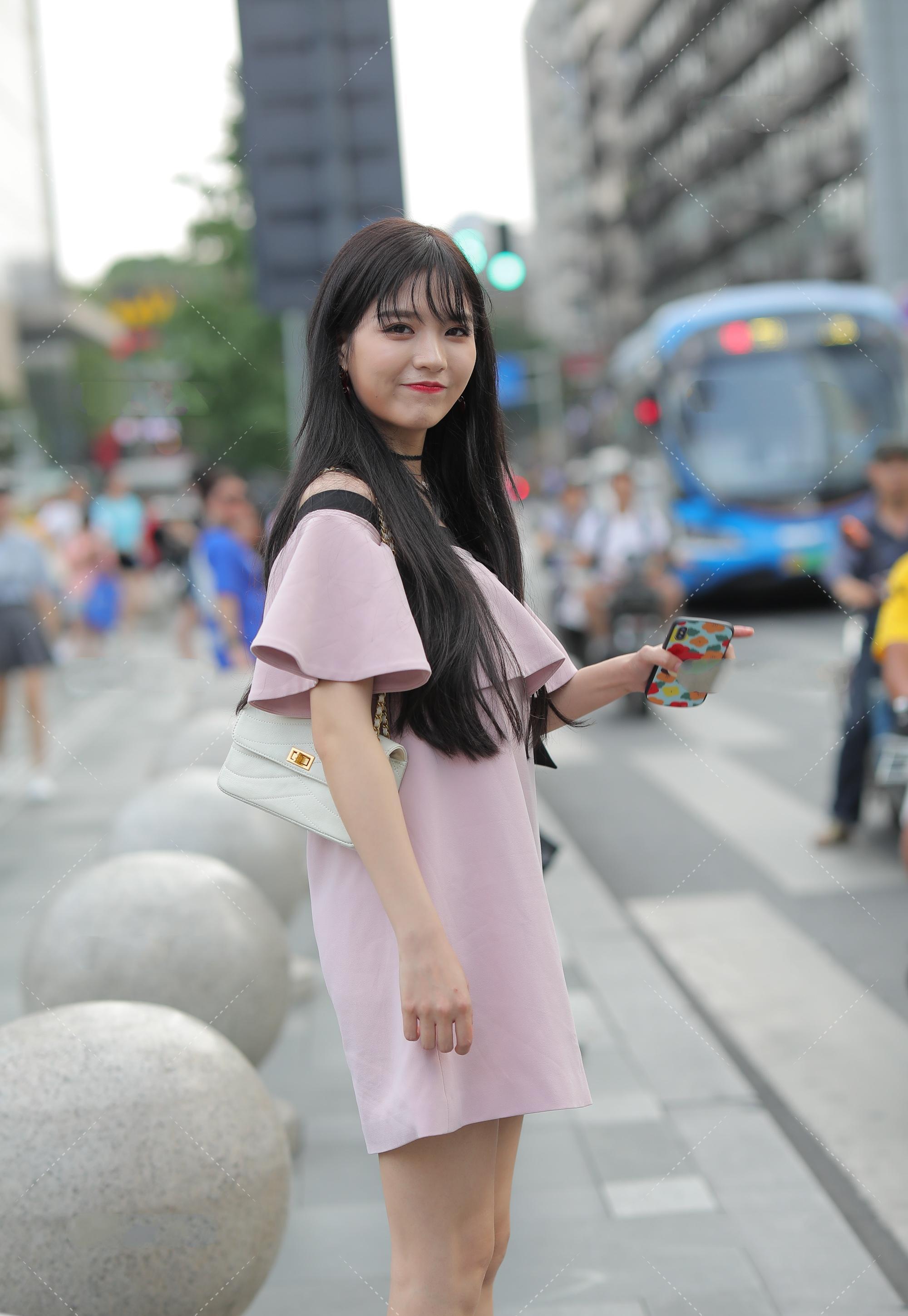 原创粉黑搭配的宽松小裙子呆萌可爱甜美俏皮的少女穿搭