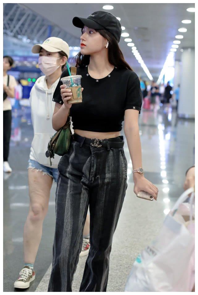 原创107斤的程潇过于自信腿粗还要尝试渐变裤看着好壮实