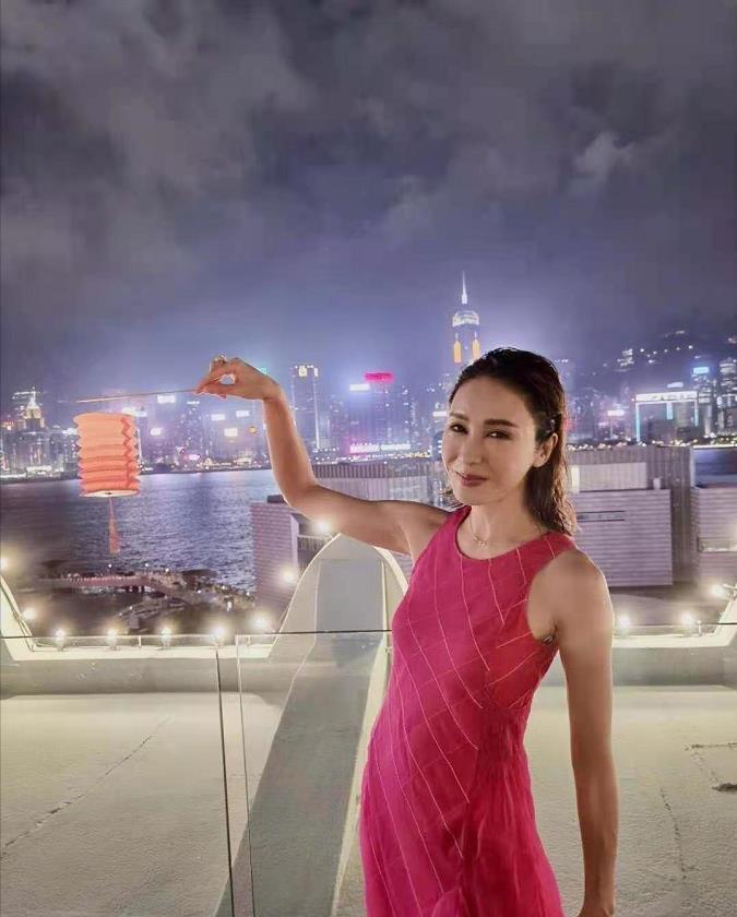 原创黎姿晒豪门阔太生活健身工作辅导作业很日常意外曝光超美豪宅