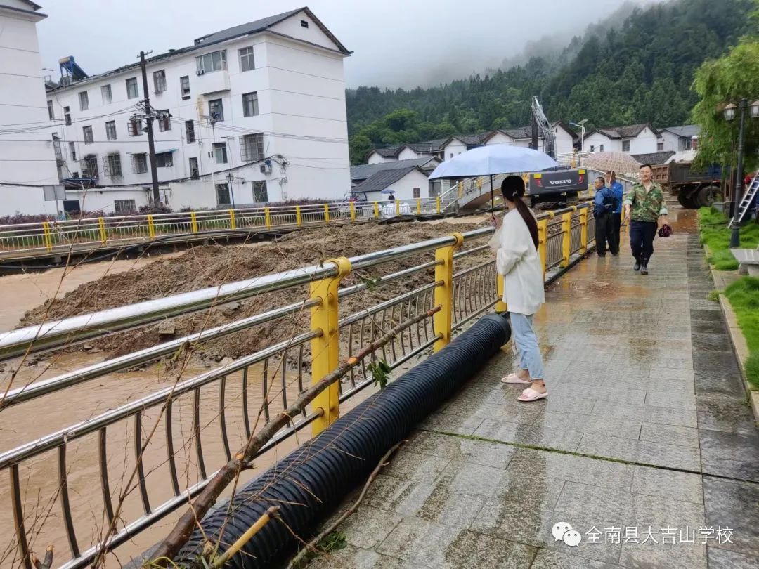 防汛一线践初心 风雨潮头担使命
