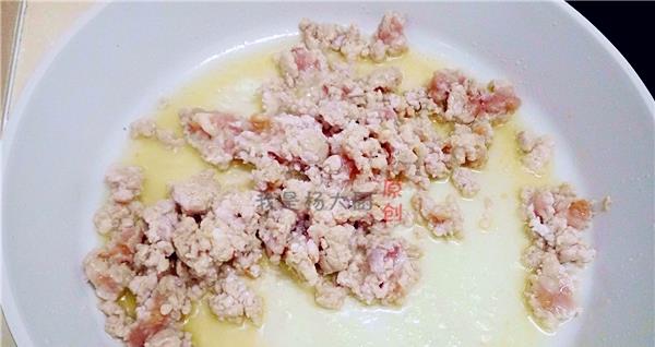 原创在家自制烧麦比买的卫生冻在冰箱下面随吃随蒸真省事儿