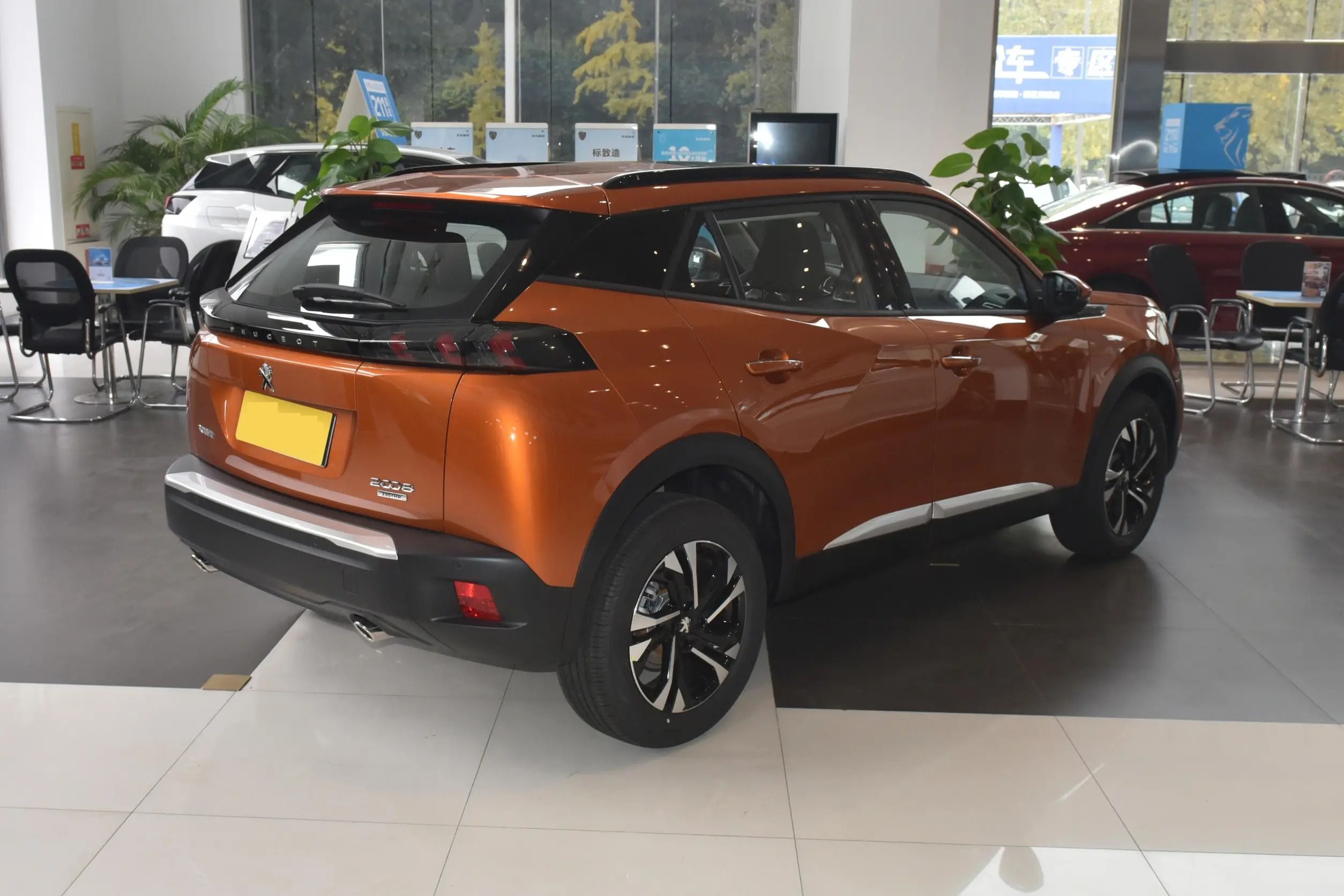 标致2008小型suv官方指导价997万油耗经济