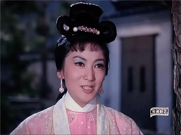 《金鹰》里勇敢的蒙族姑娘珊丹,也能演《画皮》中美艳动人的厉鬼梅娘