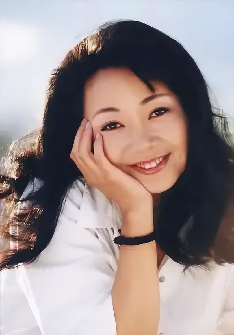 如今却成土气大妈,这些女星年轻时也太惊艳了_萨日娜_王澜_母亲