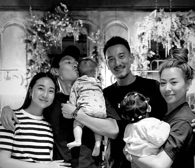 原创杨佑宁罕见晒出妻子两人庆祝结婚一周年妻子颜值令人意外