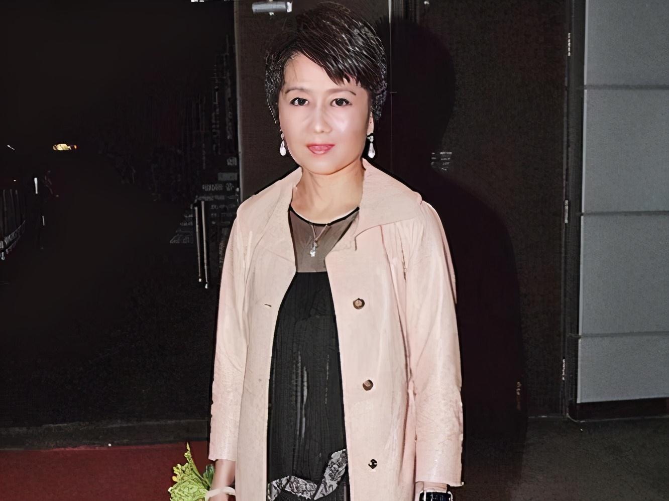 13岁学舞蹈,26岁遇见何鸿燊,一舞定情,梁安琪如今身价30亿_因为