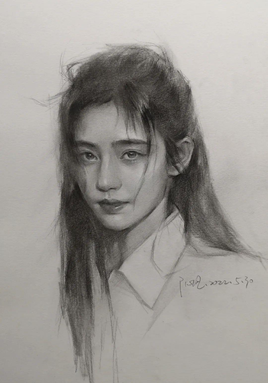 她用木炭把明星画活了,王一博鞠婧祎眼神看醉了_沁风_笔下_素描