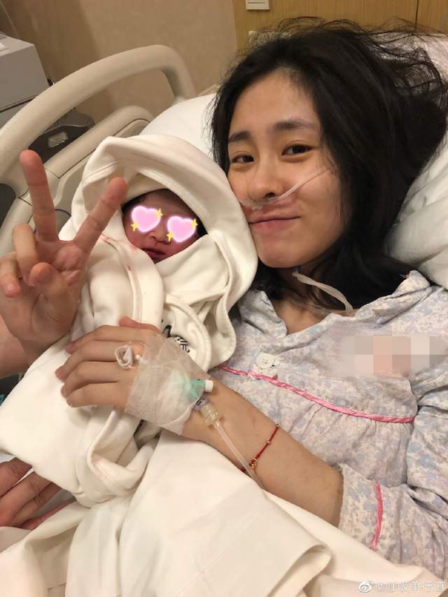 张碧晨怀孕近照曝光好友透露她与华晨宇女儿早产正面回击造谣