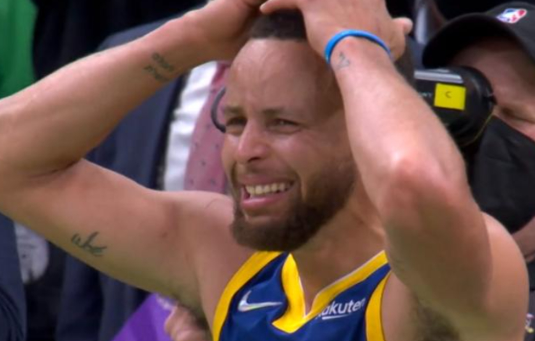 nba球星夺冠后的英雄泪库里赛场罕见飙泪乔丹抱着奖杯痛哭