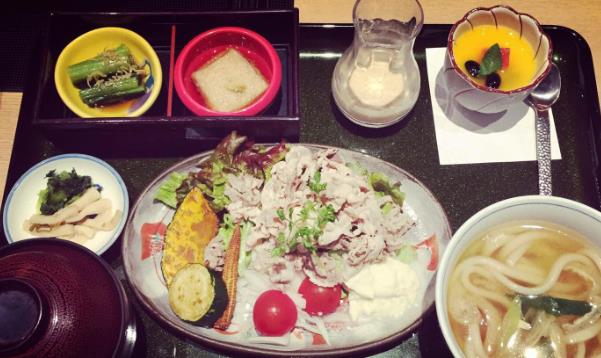 原创为什么日本人喜欢吃油炸食物还喜欢喝啤酒却仍然健康还很瘦