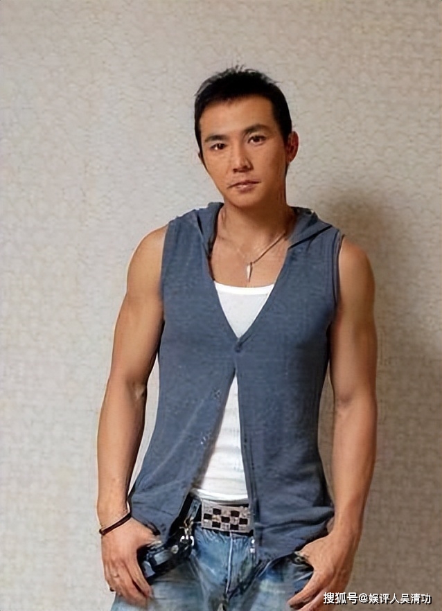 刘畊宏热度下降后,与王婉霏户外共享下午茶