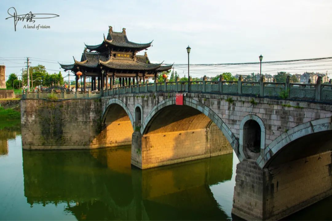 余杭有座古桥已具1800多年历史，独一无二的造型让人大开眼界