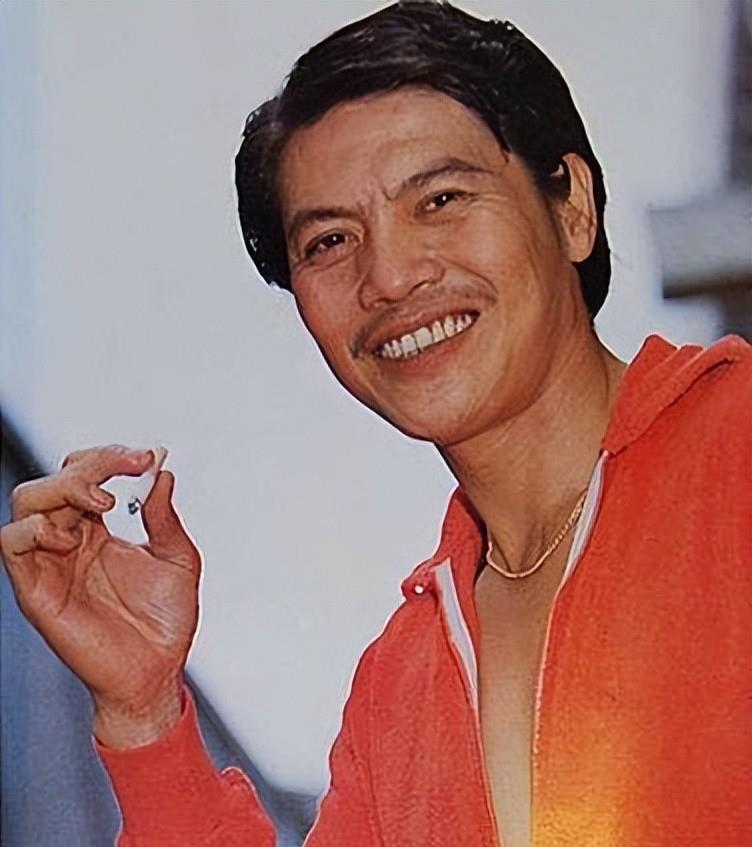 他就是香港著名大反派演员罗烈.